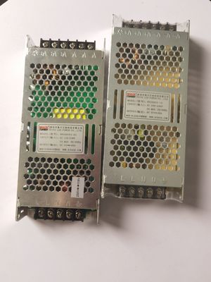 وحدة مصدر الإضاءة متعددة الاستخدامات لمساحات 200 * 100 * 50mm و 0-95% رطوبة RH300W 60A 5V