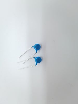 مكثف أمان مستطيل 2.5KVAC 0.1uF-10uF Y1 ل50/60Hz تردد -40 °C ~ 85 °C درجة حرارة تشغيل